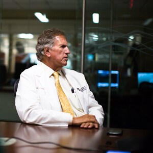الدكتور في الطب باري ت. كاتزن - مؤسس معهد ميامي لعلاجات القلب والأوعية الدموية ورئيسه الطبي التنفيذي